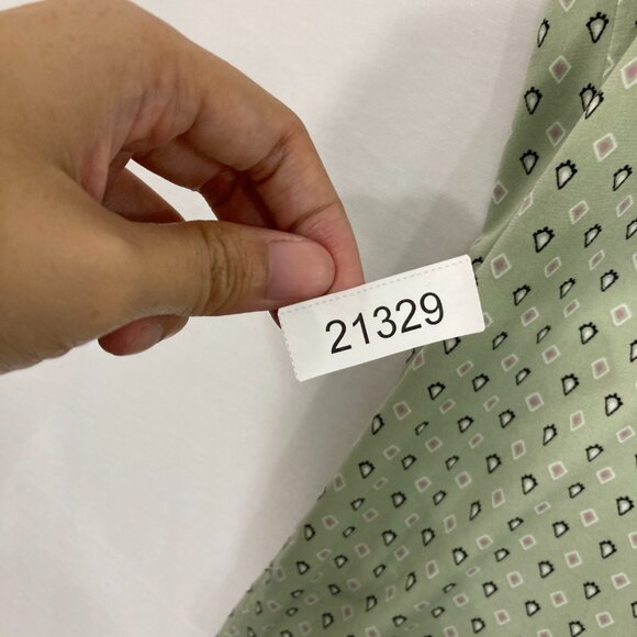 Croft & Barrow size 1X Green Sage Geometric Print Stretch Short Sleeve Button Up - Picture 9 of 9